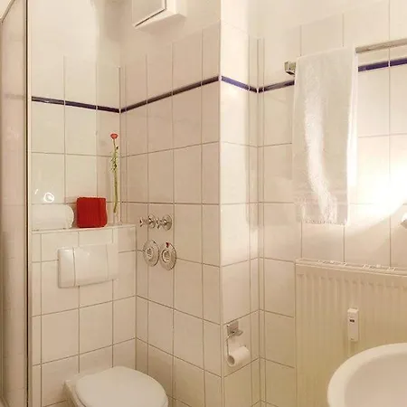 Villa Waldstrasse 10 *